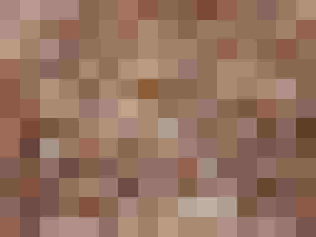 Linzer Augen in verschiedenen Formen, mit Marmelade gefüllt und Puderzucker bestreut.
